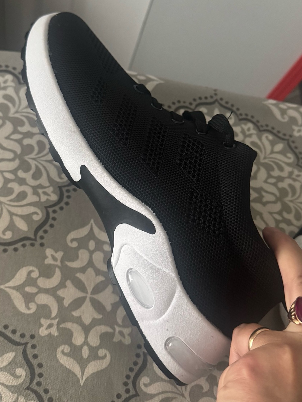 ORTHORA women/men Black Athletic Sneakers with White Sole size women’s 8,5/men 7